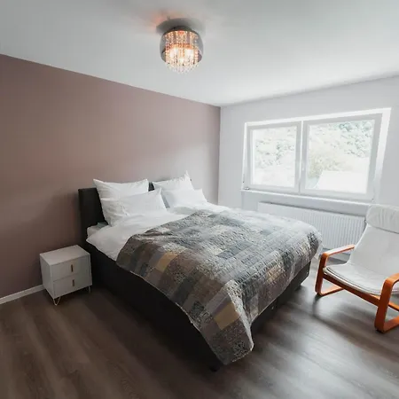 Julia's Mosel Tony *