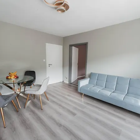 Julia's Mosel Tony דירה